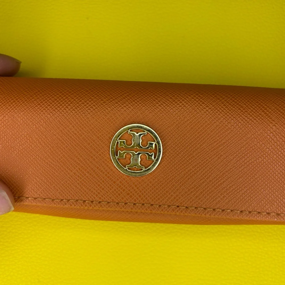 Tory Burch Magnetic Sunglasses /‎ Eyeglasses Case